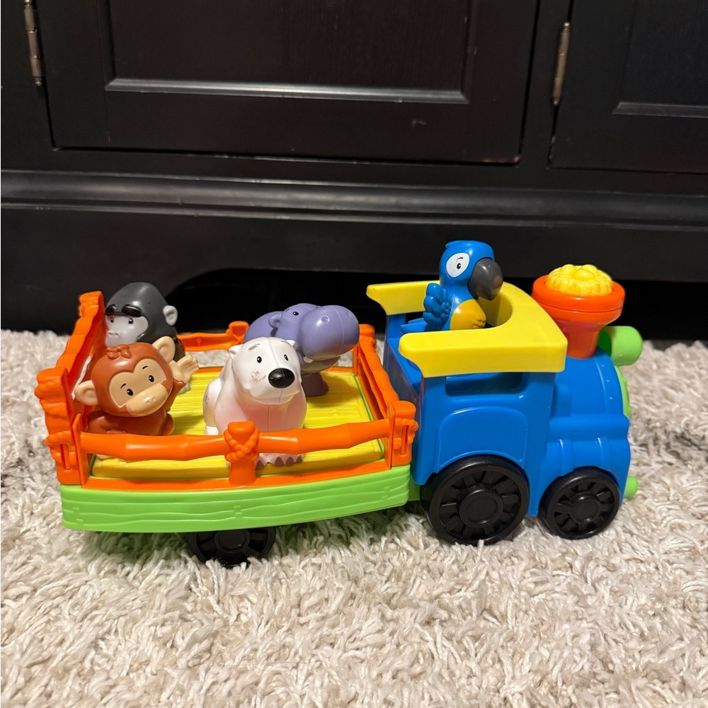 Fisher Price Little People Choo Choo Zoo Train with sounds and 10 animals